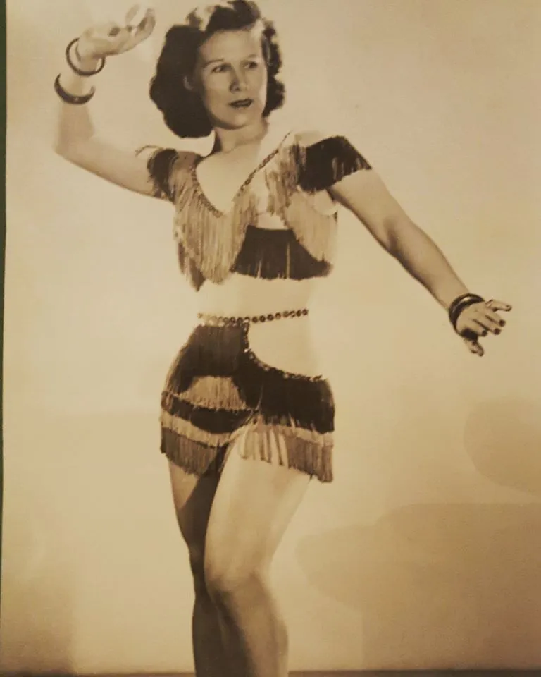 The Carnival Dancer-A Vintage Story - Vintage Unscripted